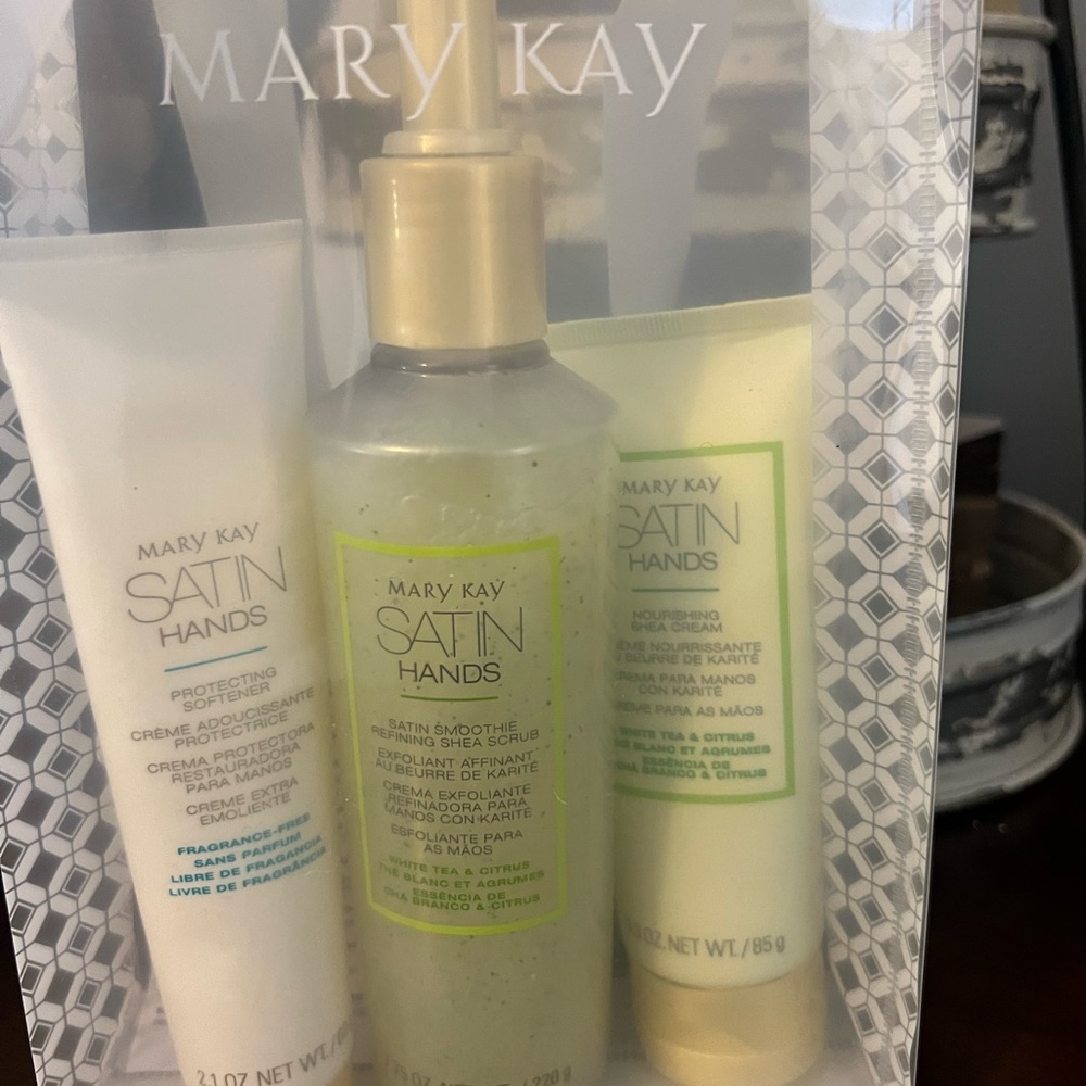 Mary Kay Satin Hands full size set